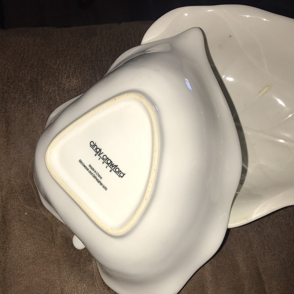Small white ceramic leaf bowl by Cindy Crawford - Picture 6 of 7